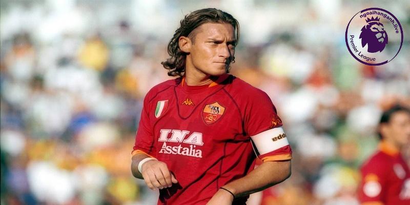 Totti chơi xuất sắc trong đội hình 4-6-0 của AS Roma